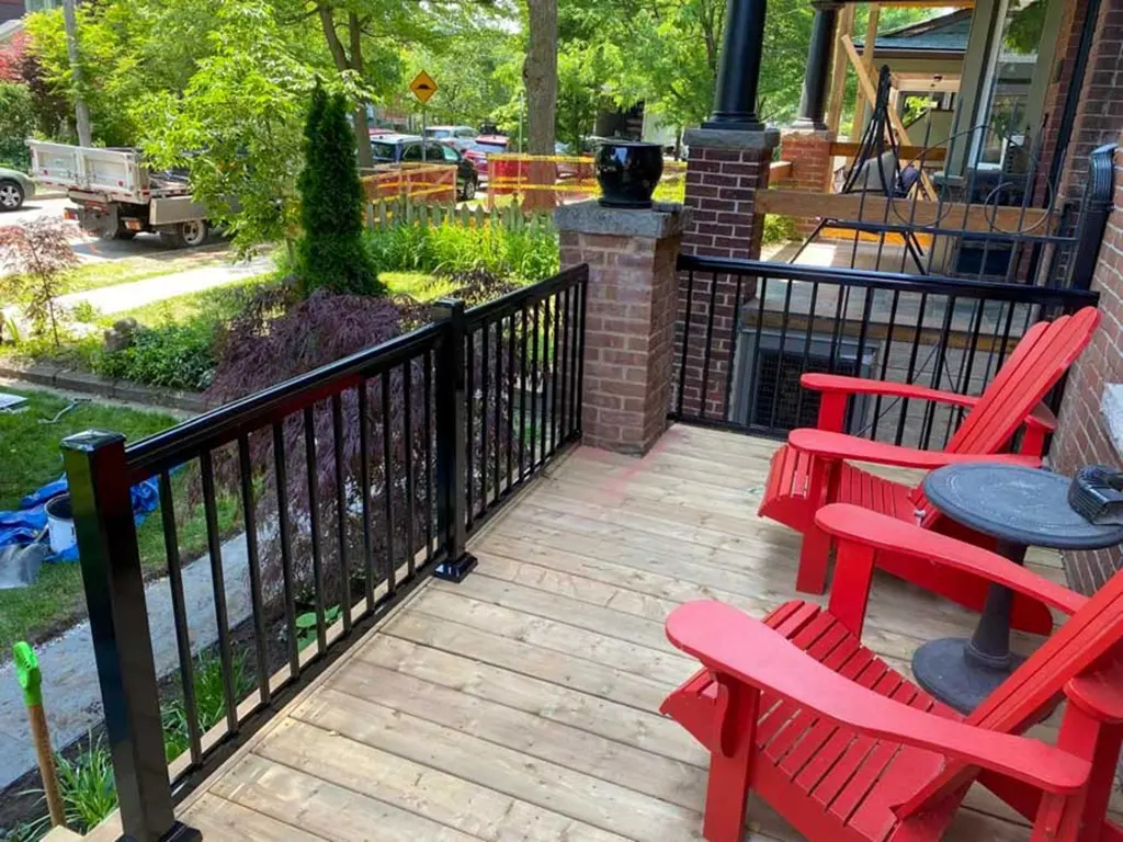Internal-pg-img2 front deck with black railings by Kerta Construction