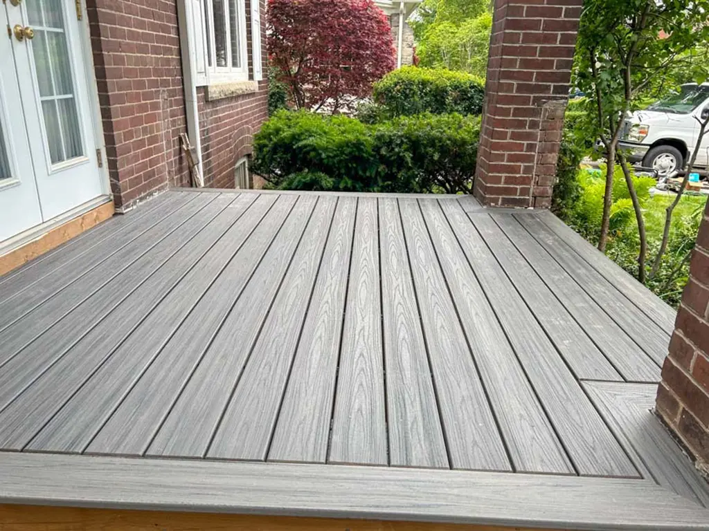 Internal-pg-img3 entryway deck by Kerta Construction