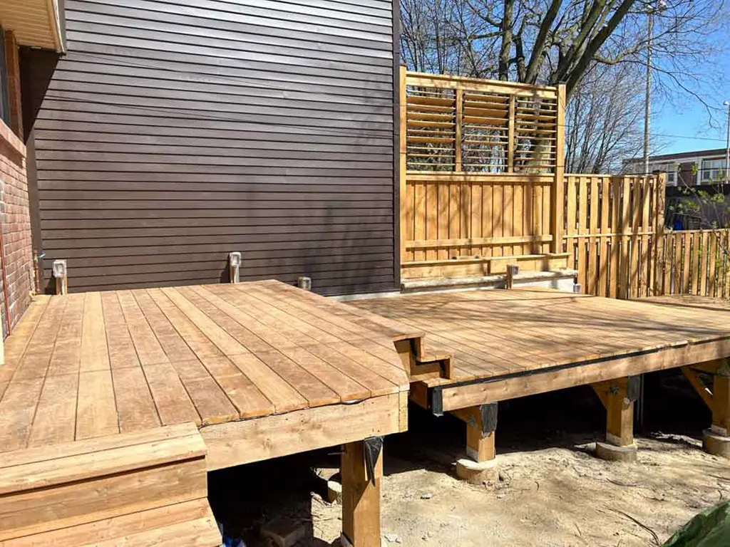 Internal-pg-img4 multi leveled deck with privacy fence by Kerta Construction
