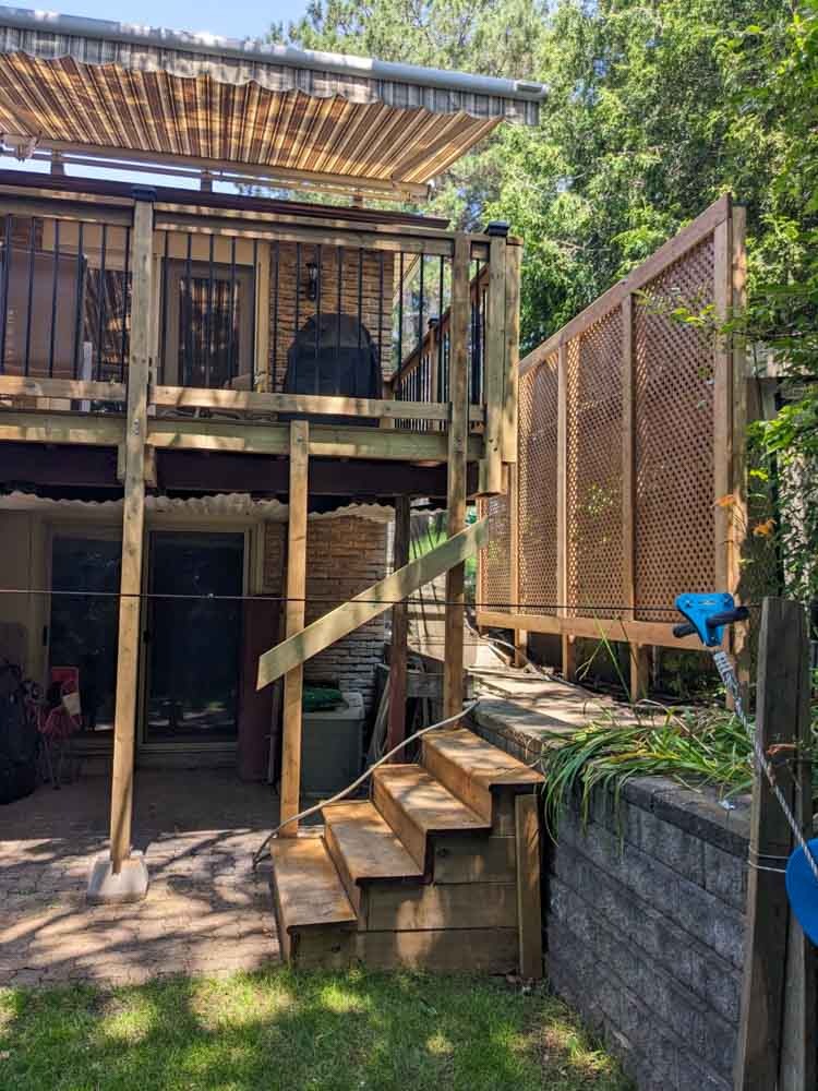 wrap around deck with privacy fence built by Kerta Construction