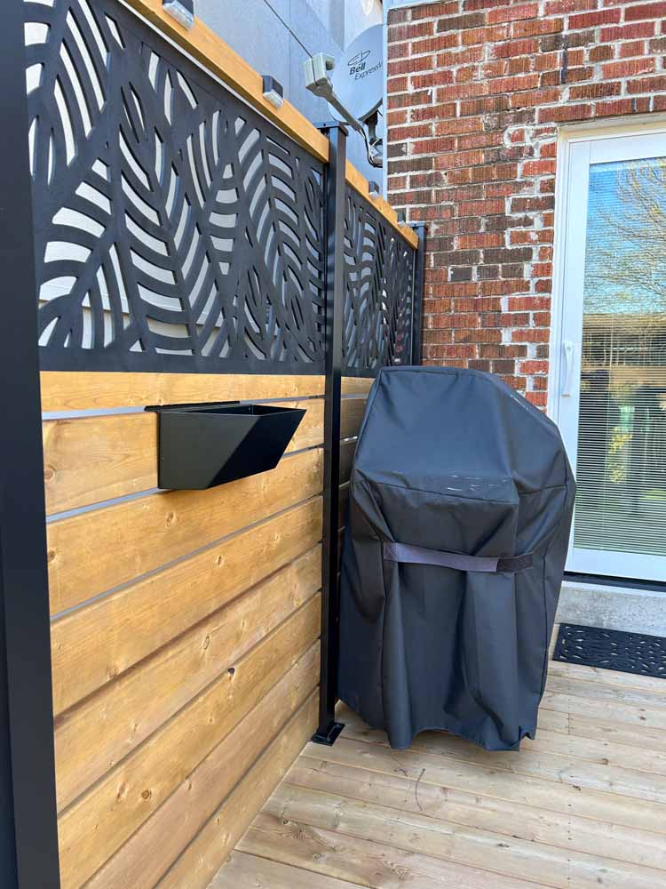 Outdoor-living-img2 privacy fence with cool design built by Kerta Construction