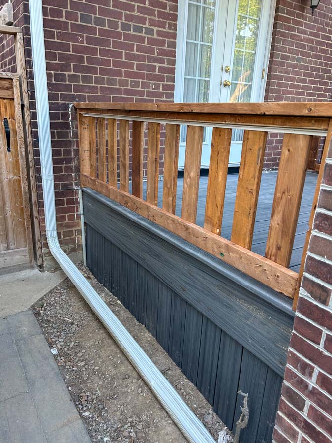 Portfolio-img-10 mission style railing on back deck built by Kerta Construction