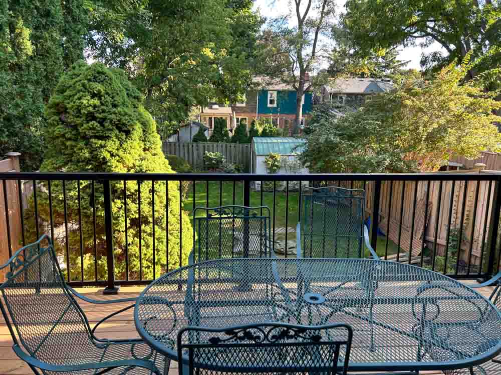 Portfolio-img-23 deck with new black railings by Kerta Construction