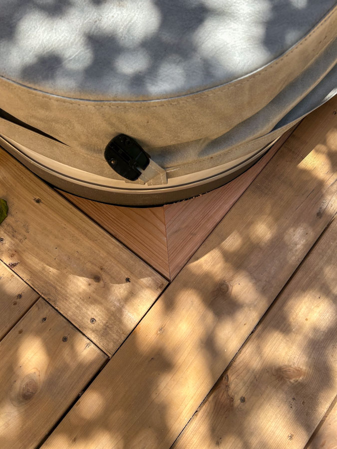 Portfolio-img-5 close up of hot tub corner built into deck by Kerta Construction