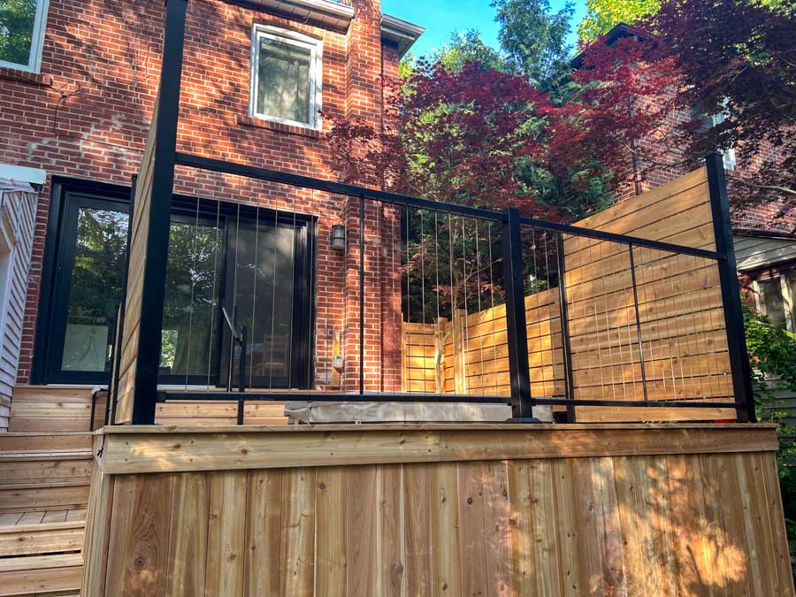 Portfolio-img-6 deck with privacy fence and glass railings built by Kerta Construction