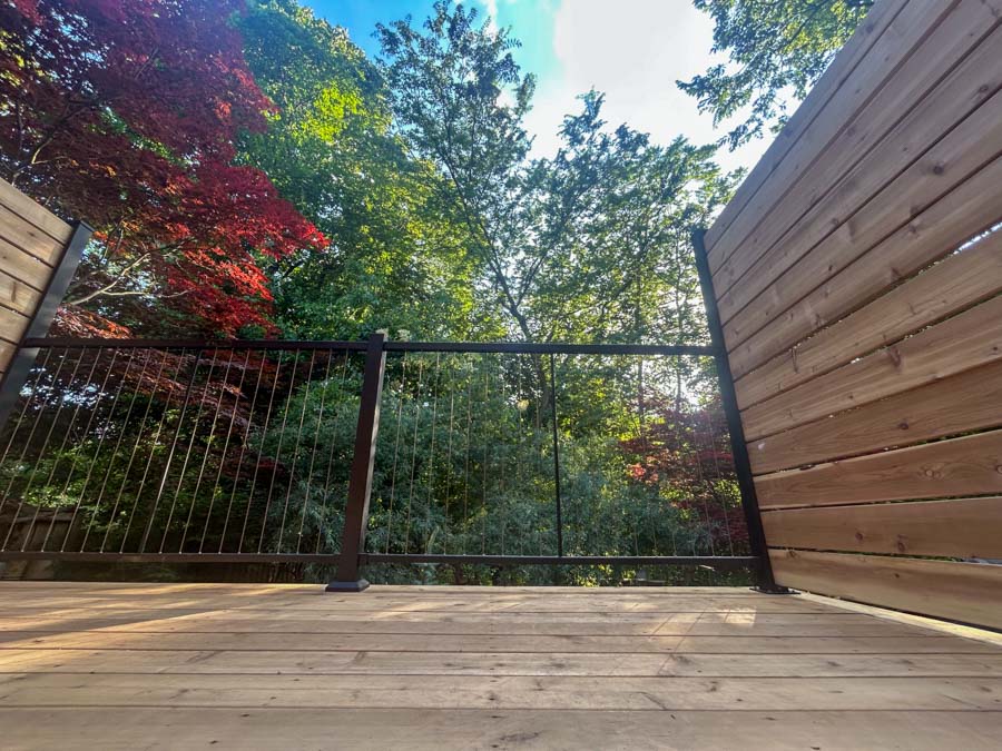 Portfolio-img-7 deck with privacy fence and glass railings built by Kerta Construction